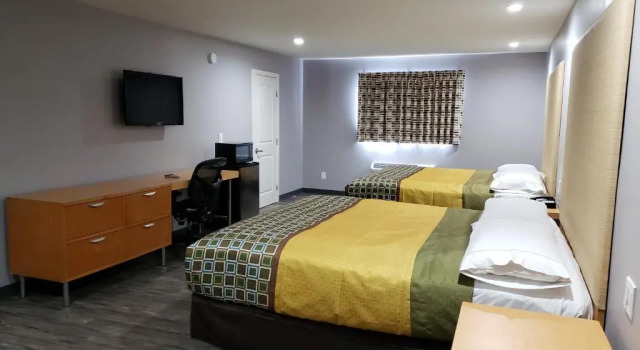 Четырёхместный номер Standard Regal Inn