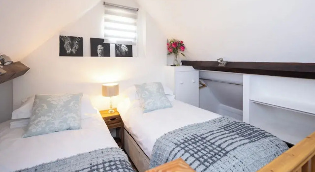 The Dovecote, Rowden Manor- Sleeps 6 & Parking, Rezervați Casă de vacanță Hoteluri în Gloucestershire cu parcare, Parcare
