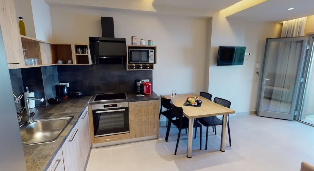 Апартаменты с балконом и с видом на бассейн Kallia Suites