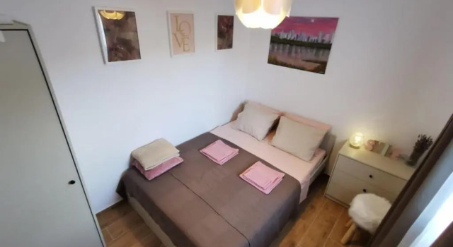 Centrally located 3 Bedroom Holiday House OLive with private garden, Забронировать Отель Отели Марина с парковкой, Парковка