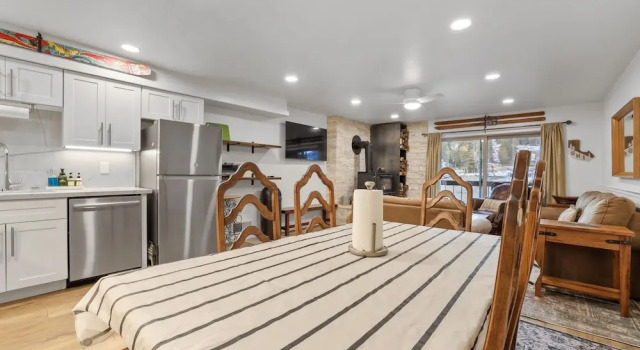 Номер Standard Luxury at Altitude â Base Camp 2 Bedroom 2 Condo by RedAwning