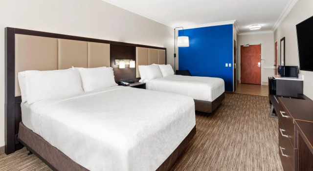 Четырёхместный номер Standard Holiday Inn Express & Suites Klamath Falls Central by IHG