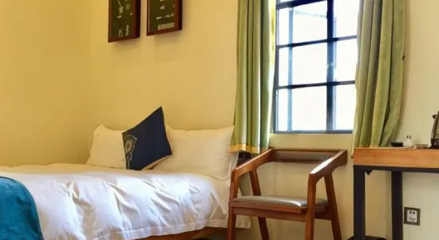 Люкс с 2 комнатами с балконом One More Homestay