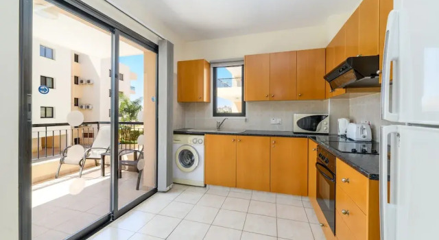 2 bed Apartment Overlooking Pool - Oroklini, Prenota Appartamento Voroklini Larnaca Region