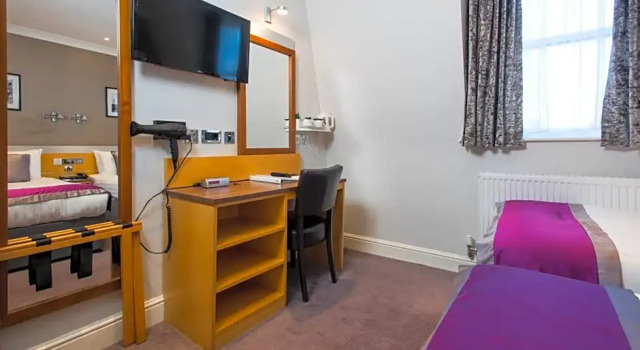 Четырёхместный номер Standard Best Western Victoria Palace