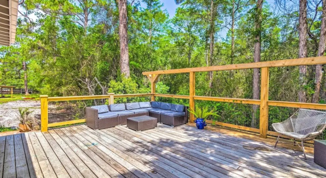 Коттедж Sunny FL Home 'miss Millies Landing' w/ Deck!