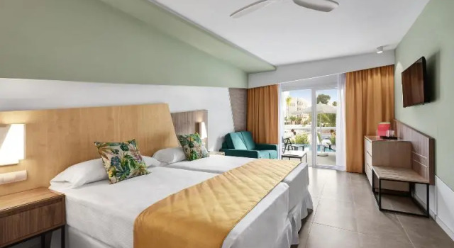 Двухместный номер Standard с балконом Отель Hotel Riu Playa Park