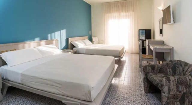 Четырёхместный номер Classic Saracen Sands Hotel & Congress Centre - Palermo
