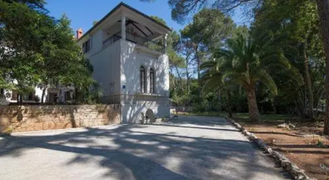 Villa Glencoe - Suite 6, Забронировать Вилла Отели Мали-Лошиня с парковкой, рядом с Автобусный вокзал Mali Losinj, Парковка