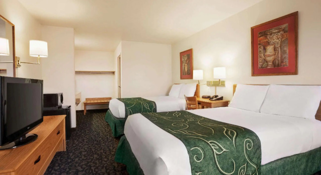 Четырёхместный номер Standard Travelodge by Wyndham Vaughn