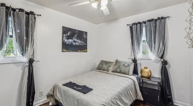 Коттедж с 3 комнатами Queen G2 Mansion 3 Bedroom Home by RedAwning