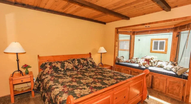 Shangri La, Buchen Sie Hotel Hotels in Big Bear Lake mit Parkplatz, Parkplätze