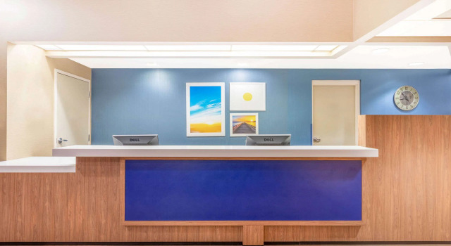 Days Inn by Wyndham Eagan Minnesota Near Mall of America, Varaa Hotelli Hotellit Minnesota pysäköinnillä, Pysäköinti