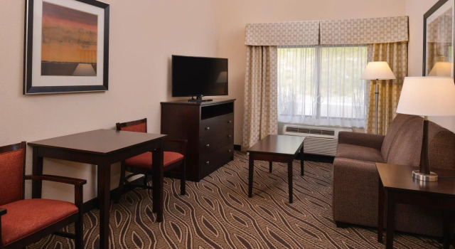 Люкс Holiday Inn Express & Suites Washington - Meadow Lands by IHG