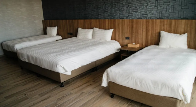 Четырёхместный номер Standard с балконом Kuei Ti Wan Hotel