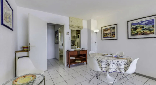 Apartment Les Mandariniers, Забронировать Апартаменты/квартира Отели Ле-Лаванду с бассейном, Бассейн