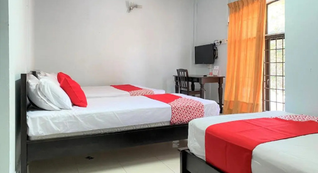 Семейный люкс OYO 90159 Zahaar Hotel