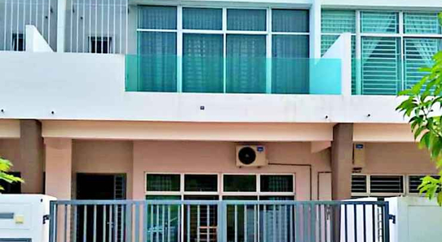 Desaru Cosy Homestay - near WaterPark, Beach, Rapid -Wifi, TVbox, Steamboat, BBQ Available, Varaa Hotelli Hotellit Johor pysäköinnillä, Pysäköinti