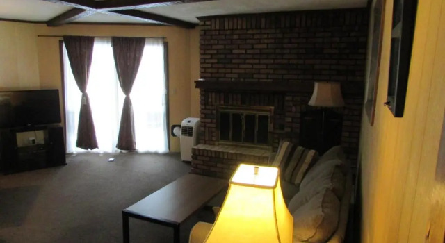Апартаменты The Lake George Inn