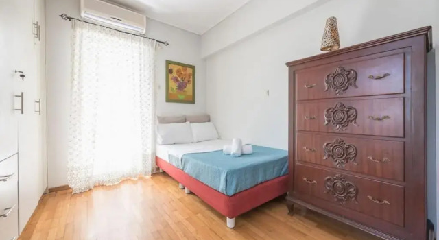 Апартаменты Seaside 2BR apartment in Varkiza 2mins walk from beach