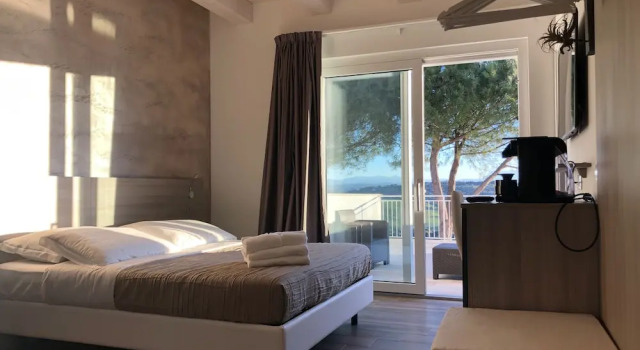 Двухместный семейный номер Standard с балконом и с красивым видом из окна Casablanca Hotel
