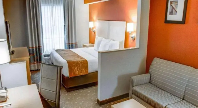 Номер Standard Comfort Suites Pittsburgh Airport