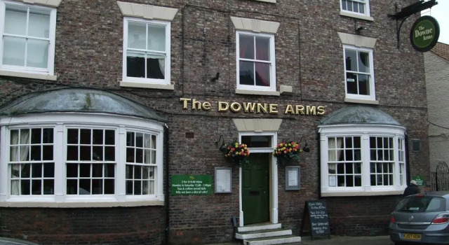 The Downe Arms, Varaa Hotelli West Cowick 