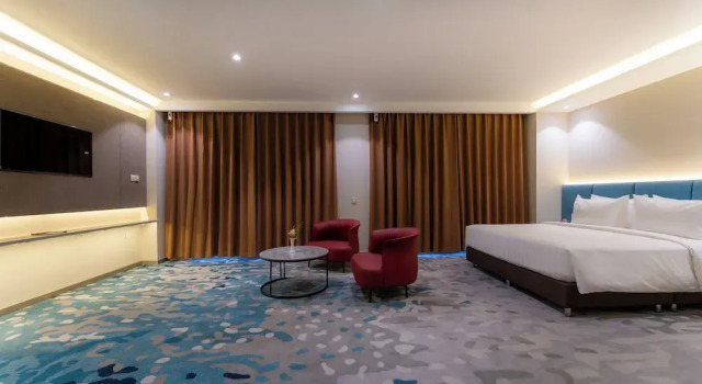 Полулюкс The Skye Phnom Penh Hotel & Apartments