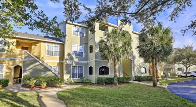 Modern Condo w/ Pool: 4 Mi to Clearwater Beach!, Забронировать Апартаменты/квартира Отели Клируотер-Бич с парковкой, Парковка