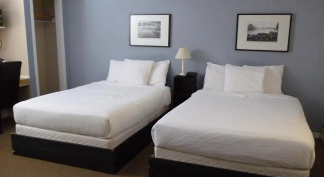 Четырёхместный номер Standard Wheel Inn Motel