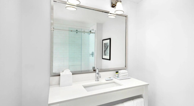 Четырёхместный номер Standard Grand Park Hotel Vancouver Airport, an Ascend Collection Hotel