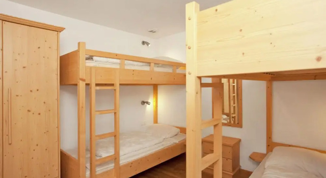 Chalet for 10 People With Access to the Swimming Pool
