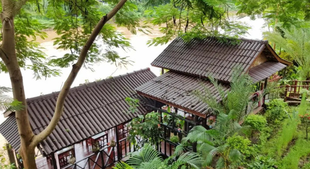 Бунгало с видом на реку Thongbay Guesthouse