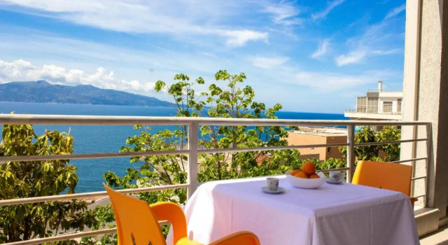 Апартаменты c 1 комнатой Deep Blue Sea View Apartments