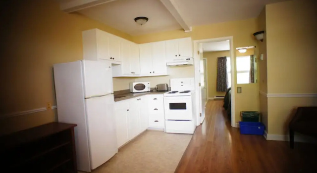 Четырёхместный люкс Silverwood Inn & Suites