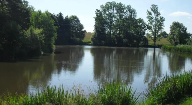 Acorn Lake Fishing and Caravans, Reserva ahora Hotel Saulgond Charente