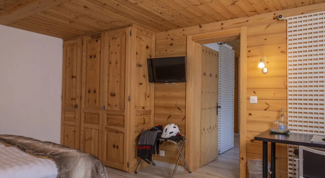 Двухместный семейный номер Comfort с балконом Hôtel Alpina - Swiss Ski & Bike Lodge Grimentz