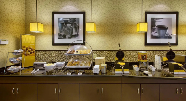 Трёхместный люкс Hampton Inn & Suites Burlington