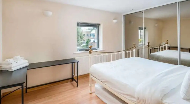 Bright 2 Bed 2 Bath apt Near Canary Wharf, Varaa Huoneisto Asunnot kohteessa Merseyside, Huoneisto