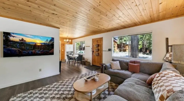 3300 Cape Horn 3 Bedroom Home, Забронировать Дом для отпуска Коттеджи Саут-Лейк-Тахо, рядом с Bijou Golf Course, Коттедж