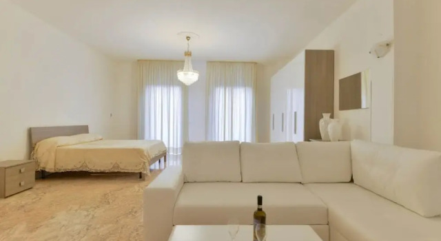 Четырёхместный номер Standard с балконом Hotel La Marina