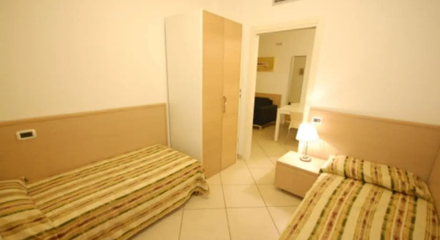 Lovely Beachside Flat With a Luminous Terrace, Prenota Appartamento Hotel a Veneto con parcheggio, Parcheggio