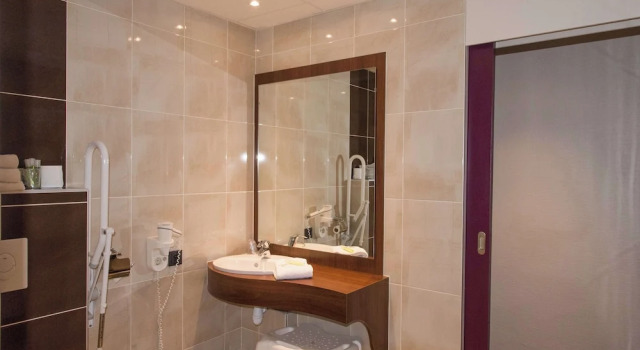 Семейный номер Standard Brit Hotel Tours Sud - Le Cheops