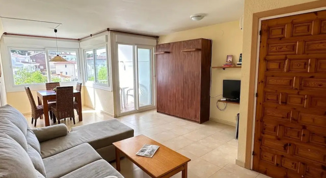 Апартаменты Voramar 3A in Roses With 1 Bedrooms and 1 Bathrooms