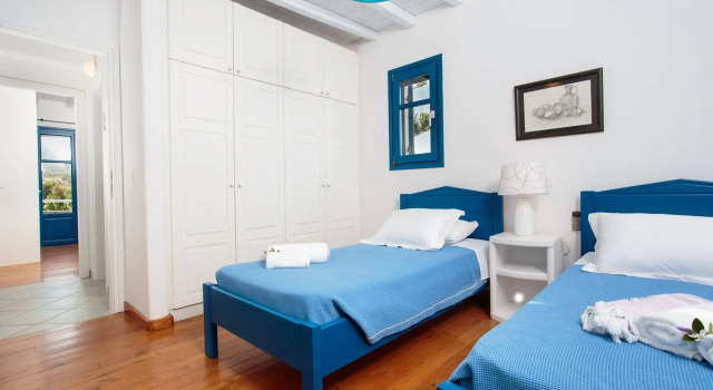 Martineli Residence - A Beachfront Estate, Prenota Villa Cottage a Drios, Cottage