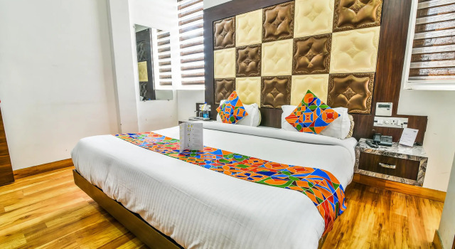 Номер Deluxe FabHotel Aman Residency Sharifpura