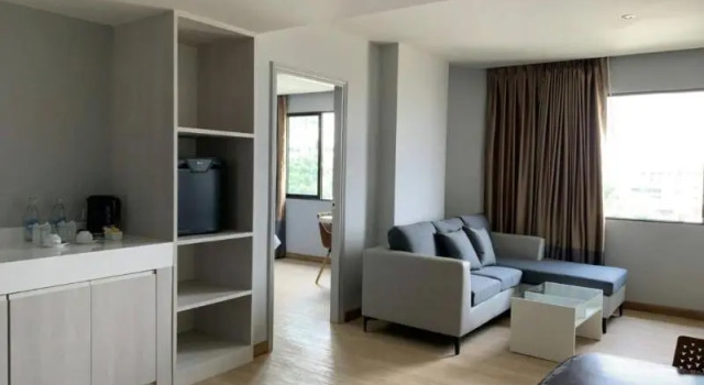 Номер Standard с балконом Jazzotel Bangkok