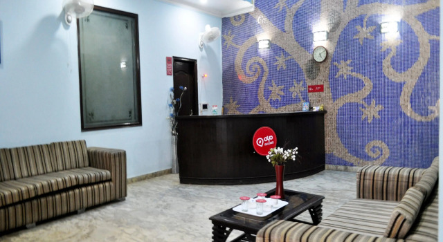 OYO Rooms Noida City Centre 196, Забронировать Отель Нойда штат Уттар-Прадеш