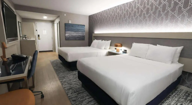 Четырёхместный номер Standard Radisson Plaza Hotel at Kalamazoo Center