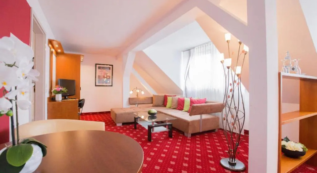 Люкс с видом на город Hotel Berlin
